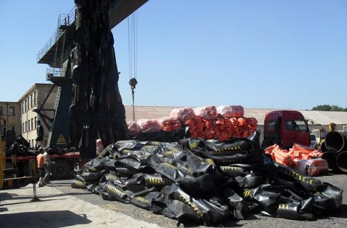 2010年大連7.16事故海上油污清除工作